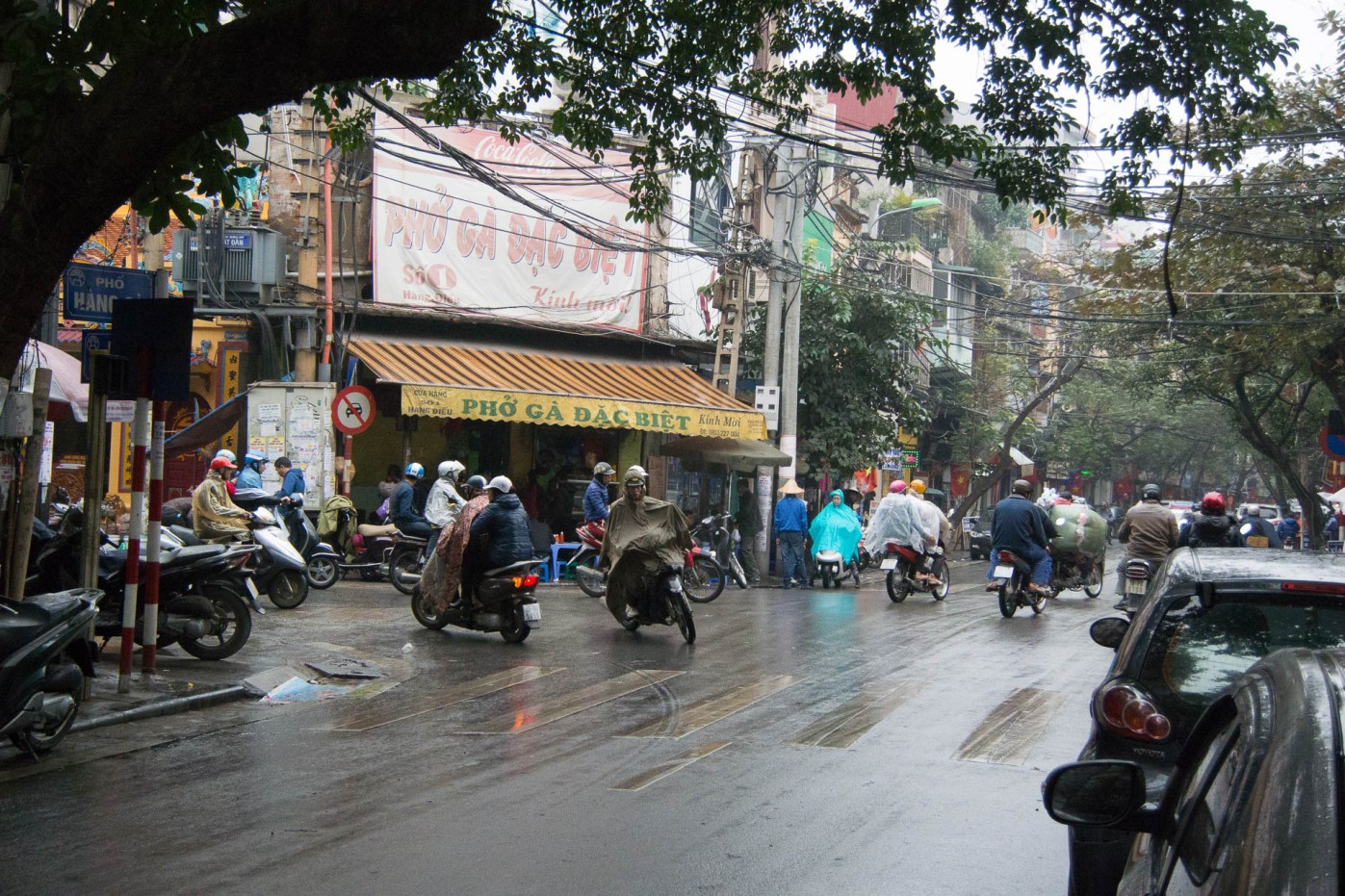 Hanoi - Motor bikes Rule